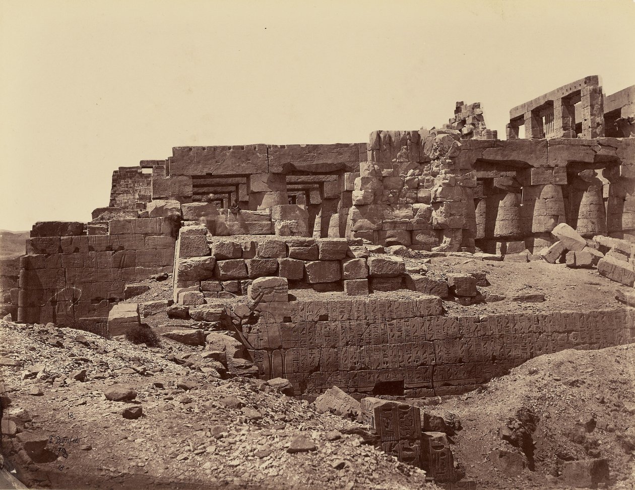 Zřícenina 3. pylonu chrámu (jihovýchodní) levá strana (Karnak) Théby od Félix Bonfils