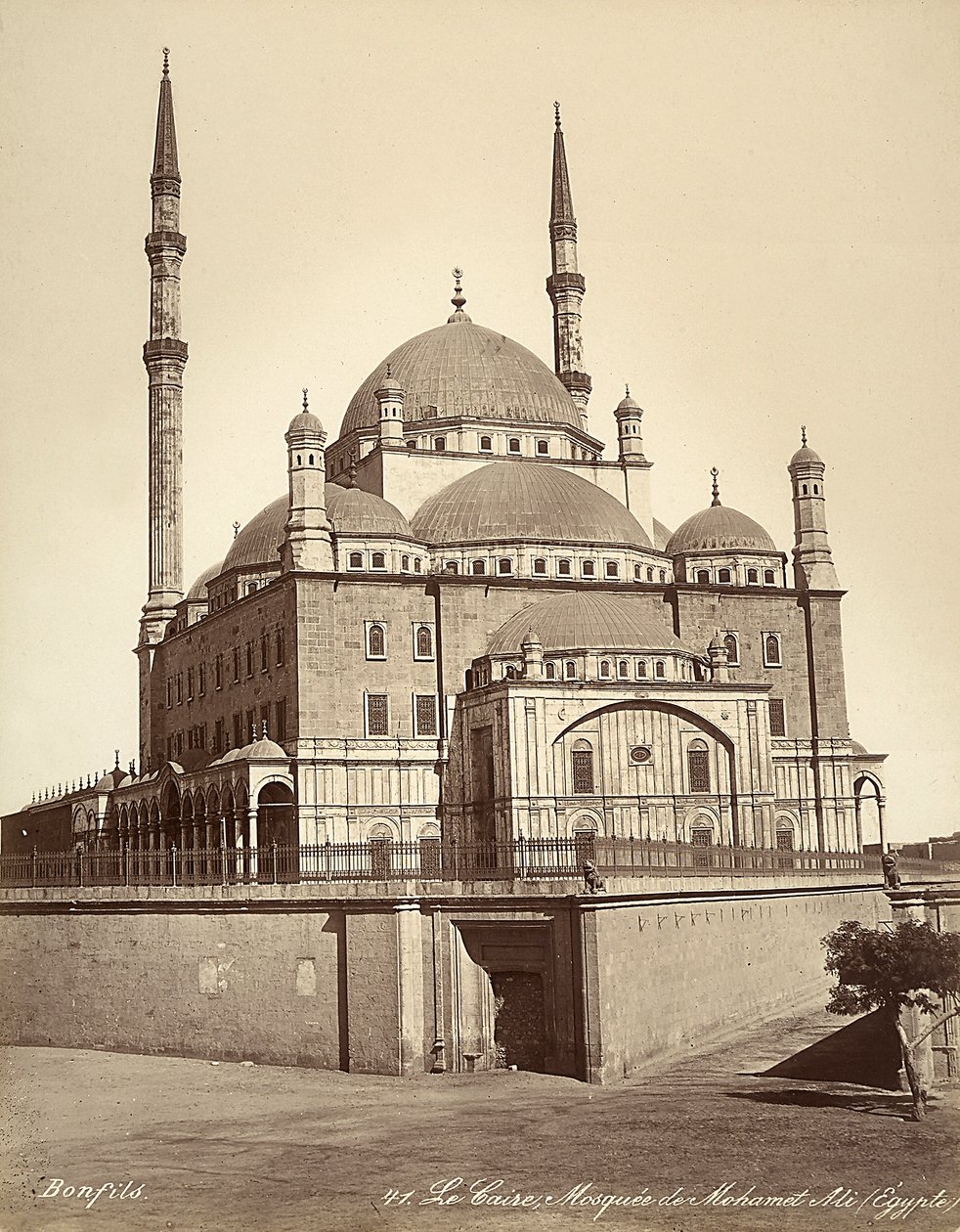 Mešita Muhammada Aliho, známá jako Alabastrová mešita, v Káhiře, Egypt od Félix Bonfils