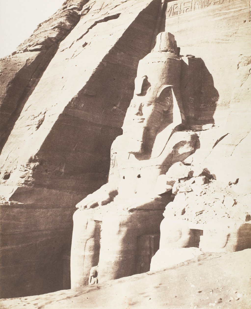 Abou Sembil, Grand Spéos - Kolosální sochy, tříčtvrteční pohledy, 1851-52, tištěno 1853-54. od Félix Teynard