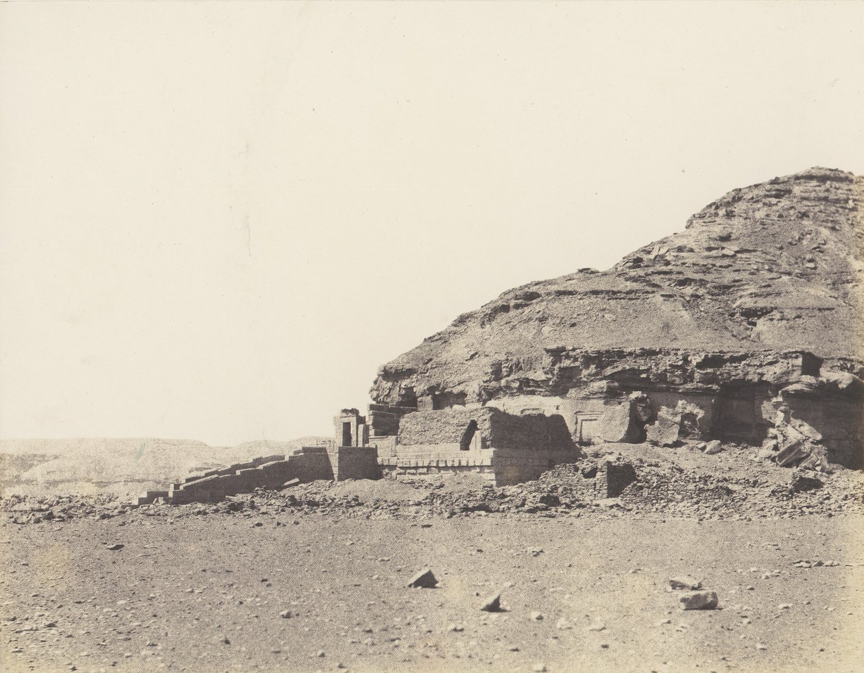 El-Kab éléthya, Celkový pohled na Hemi-Spéos, 1851-52, vytištěno 1853-54. od Félix Teynard