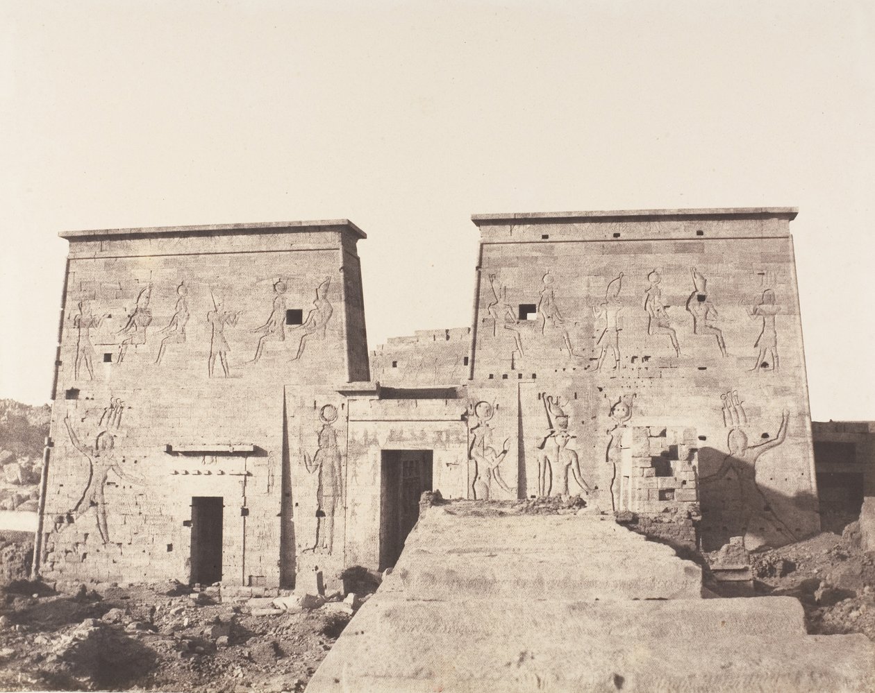 Ostrov Fileh Philæ, první pylon - pohled převzatý z platformy ..., 1851-52, vytištěno 1853-54. od Félix Teynard