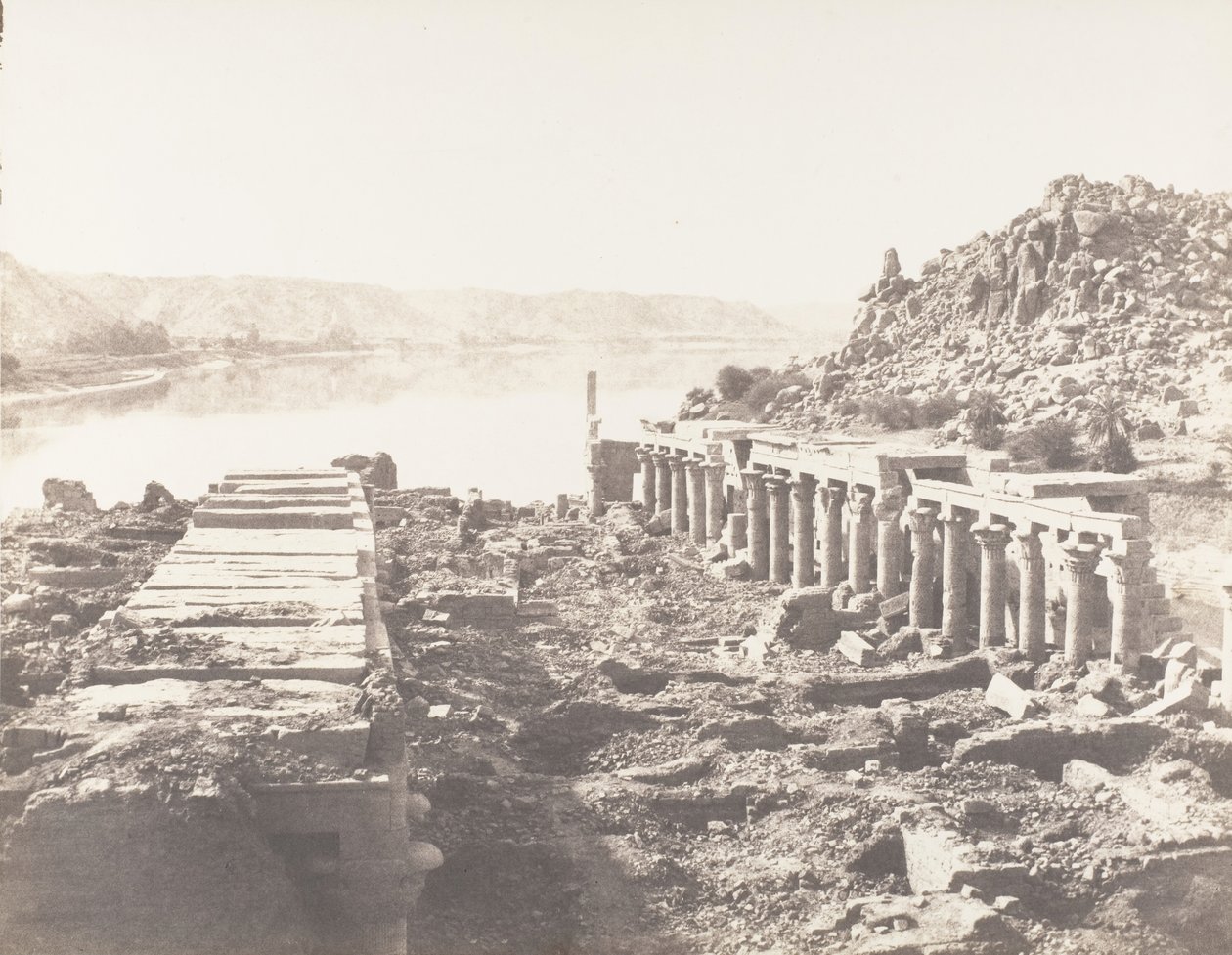 Ostrov Fileh Philæ, Celkový pohled převzatý z bodu I, Na platformě..., 1851-52, tištěno 1853-54. od Félix Teynard