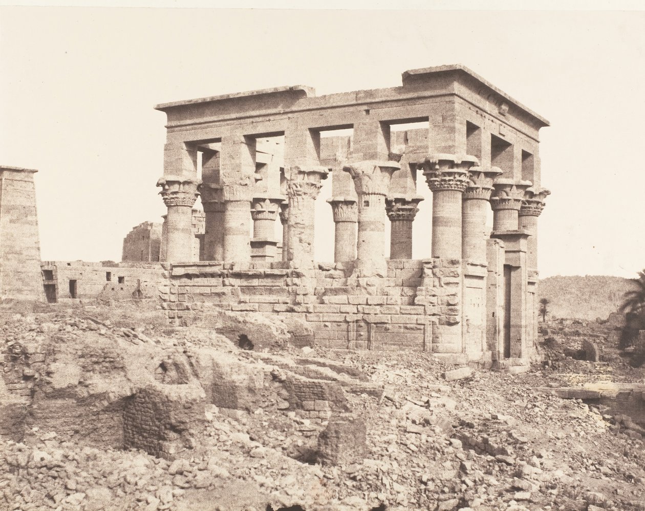 Ostrov Fileh Philae, východní blok - boční pohled z bodu D, 1851-52, tištěno 1853-54. od Félix Teynard