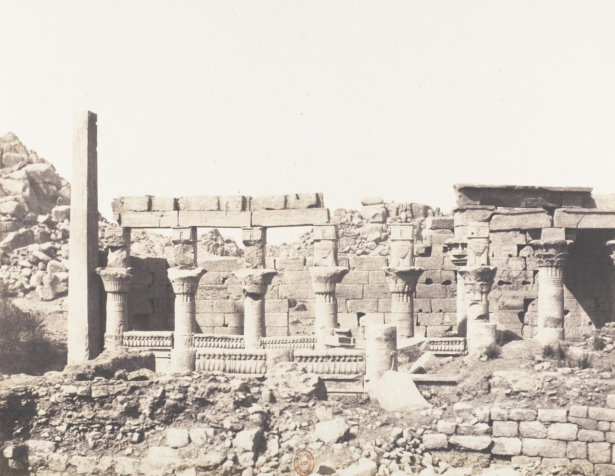 Ile de Fileh Philæ, edifice du Sud et Partie de la Colonnade Occiden..., 1851-52, tištěno 1853-54. od Félix Teynard