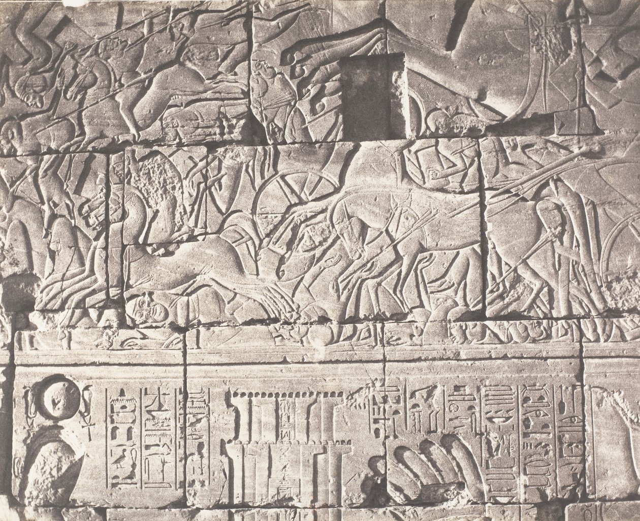 Karnak Théby, palácový uzávěr - detaily soch v bodě O, 1851-52, tištěné 1853-54. od Félix Teynard