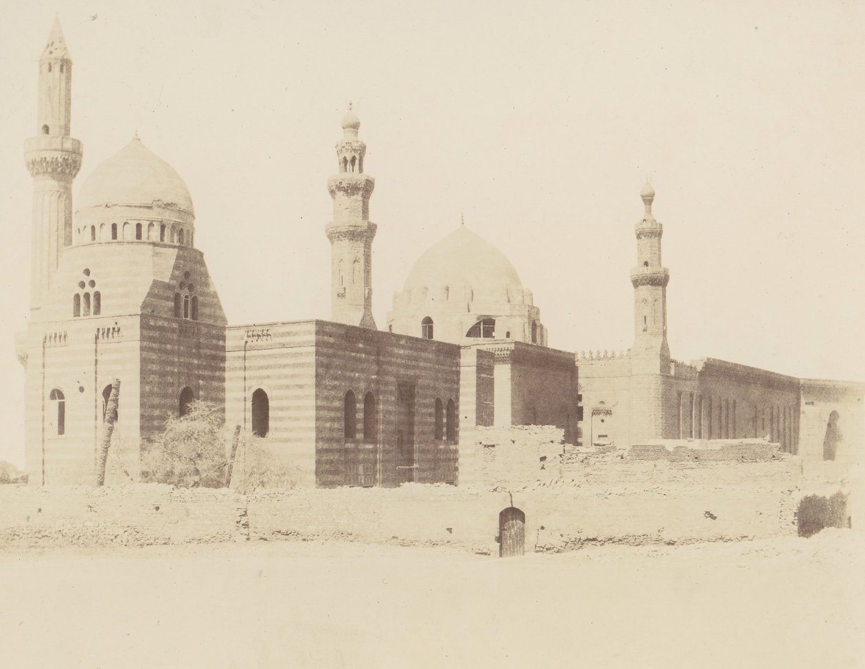 Le Kaire, Mešity Iscander-Pasha a Sultan Haçan, 1851-52, tištěné 1853-54. od Félix Teynard