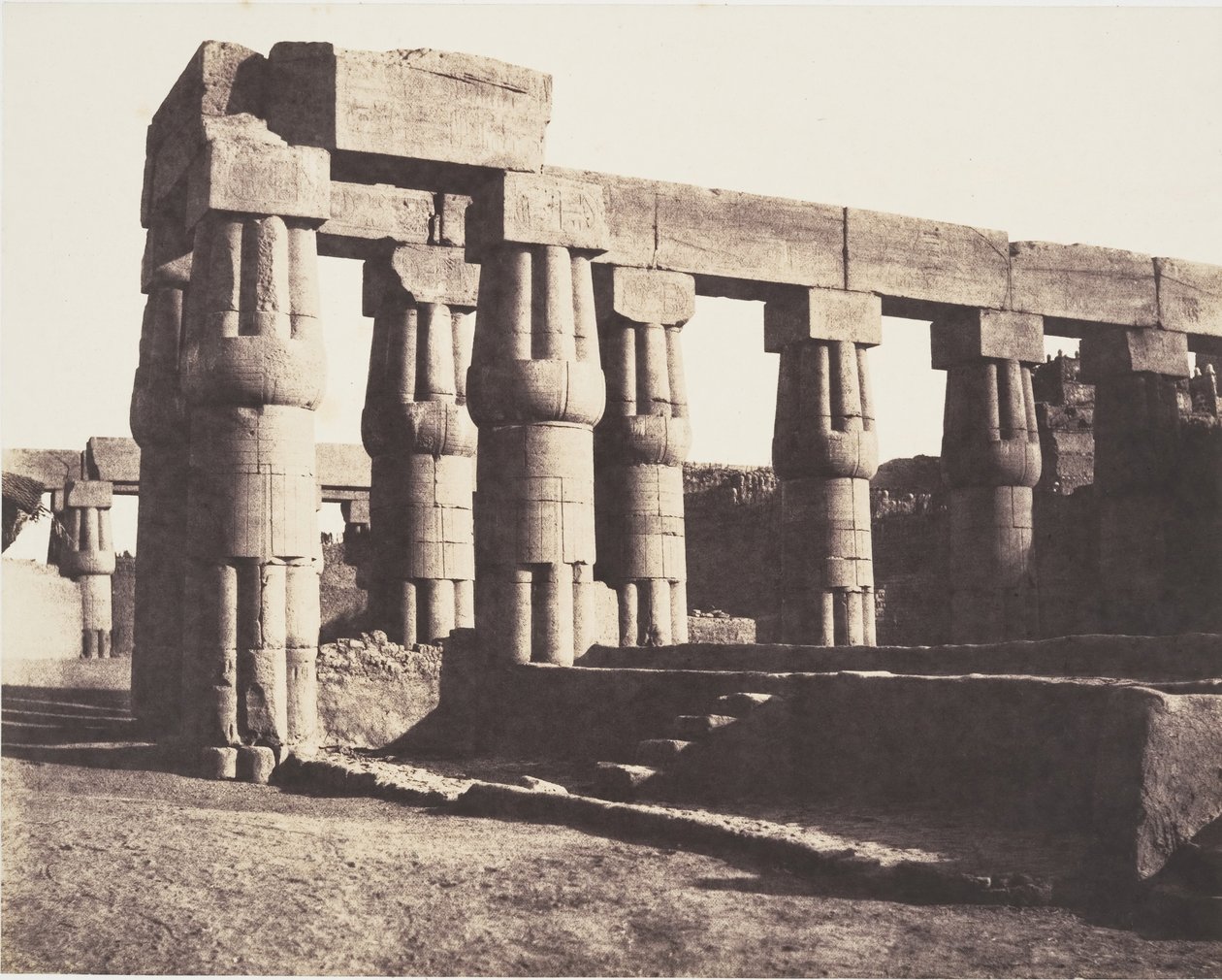 Louksor Théby, pozdější výstavba - galerie - paralely, 1851-52. od Félix Teynard