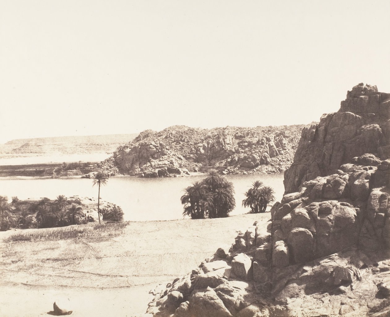 Tâfah, Žulové skály na březích Nilu, 1851-52, tištěno 1853-54. od Félix Teynard