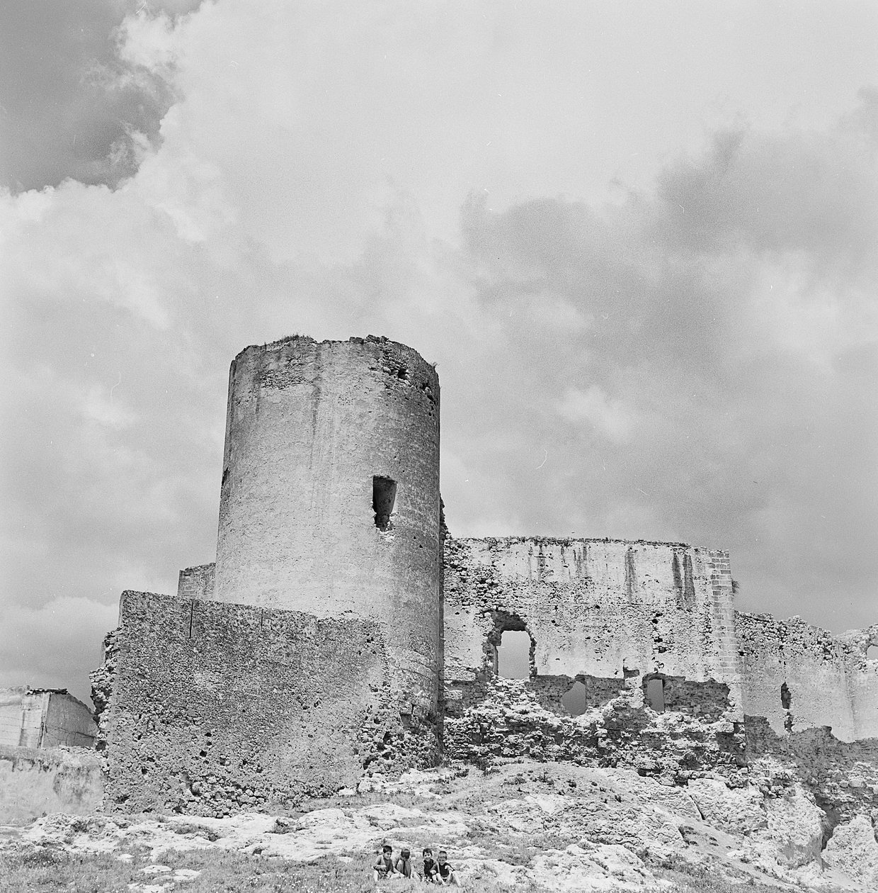 Hrad Palma di Montechiaro v blízkosti přístavu Marina di Palma od Fosco Maraini