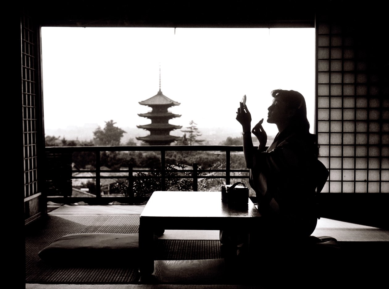 "Frivolní Kjóto". Pagoda Yasaka při pohledu z restaurace Kyo-Yamato od Fosco Maraini