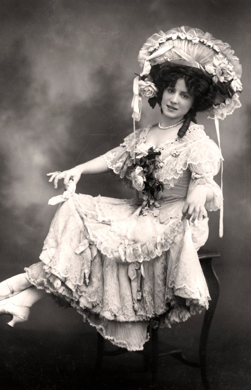 Fanny Dango 1878-1972, zpěvačka a tanečnice, začátek 20. století. od Foulsham and Banfield