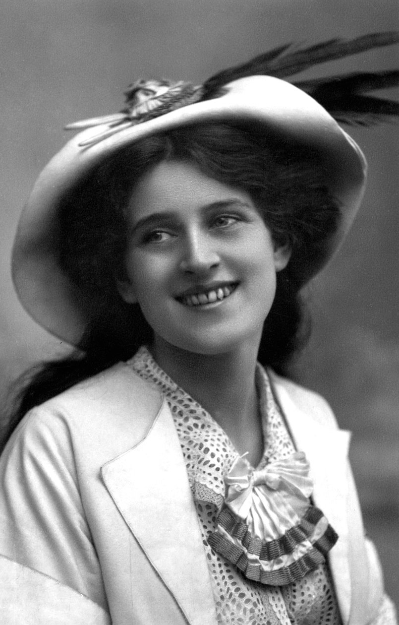 Zena Dare 1887-1975, anglická herečka, 1908. od Foulsham and Banfield