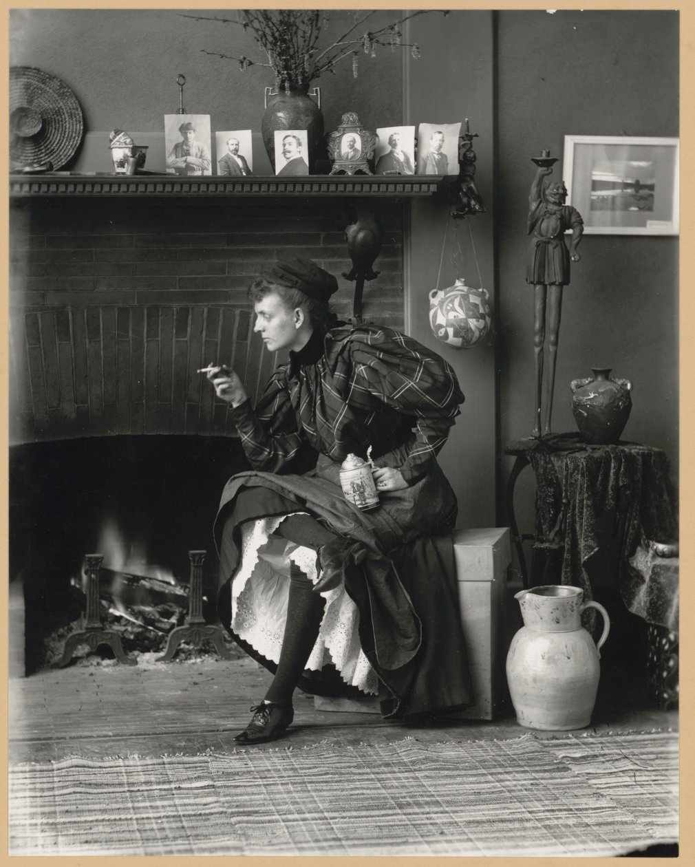 Frances Benjamin Johnston, Autoportrét (jako 
