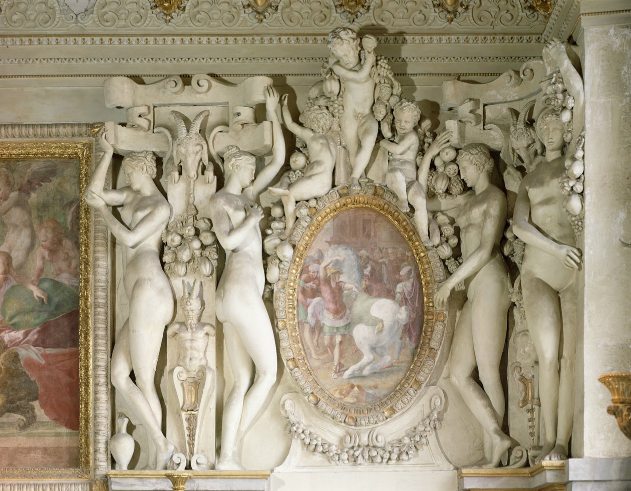 Ženské postavy a cherubové obklopující obraz Alexandra Velikého (356-323) cvičícího Bucefala, z Escalier du Roi (štuk) od Francesco Primaticcio