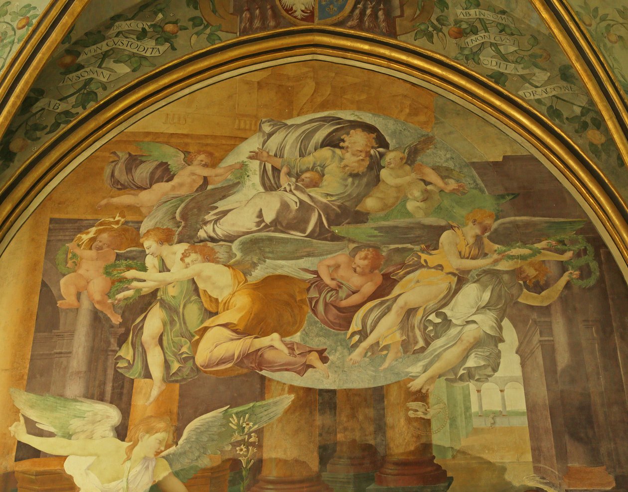 Západní stěna kaple Rayonnant opatství, detail nad Zvěstováním od Francesco Primaticcio