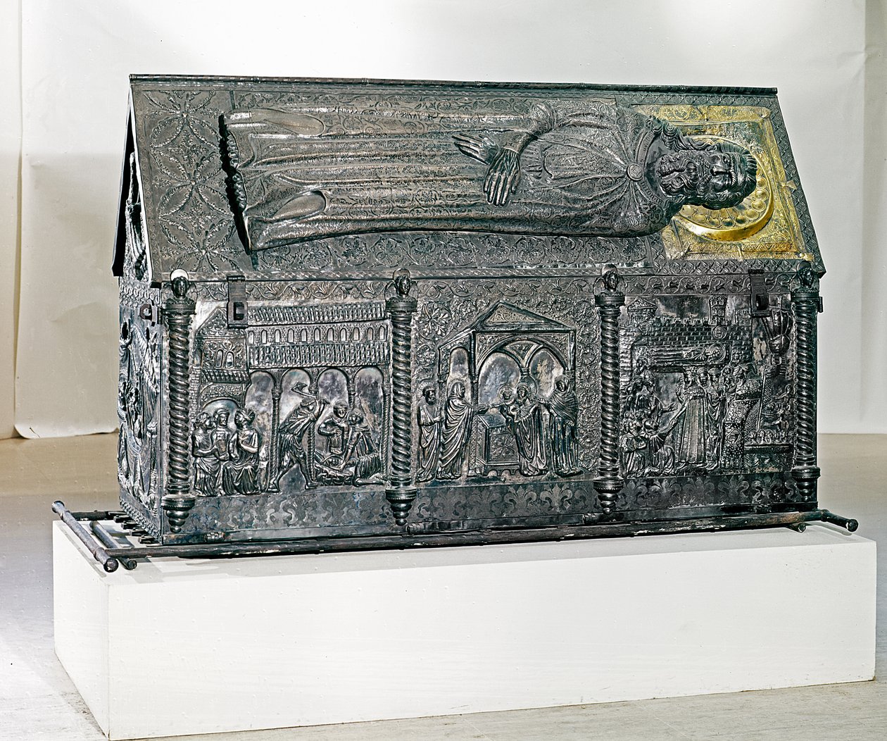 Rakev s ostatky svatého Simeona, objednaná Alžbětou, manželkou krále Ludvíka I. z Anjou, 1377-80 (pozlacené stříbro) od Francesco da Milano