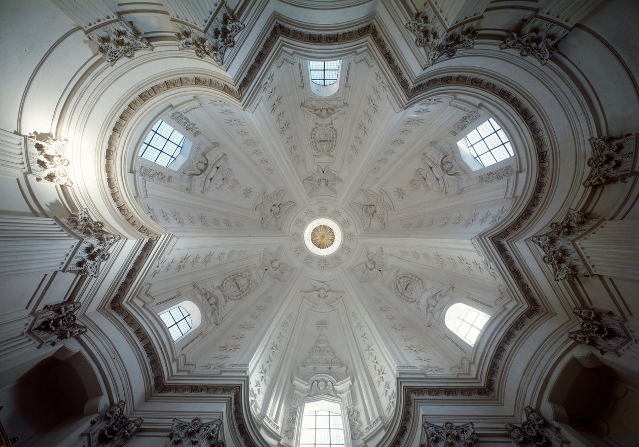 Vnitřní pohled na kopuli kostela sv. Ivo alla sapienza od Francesco Borromini