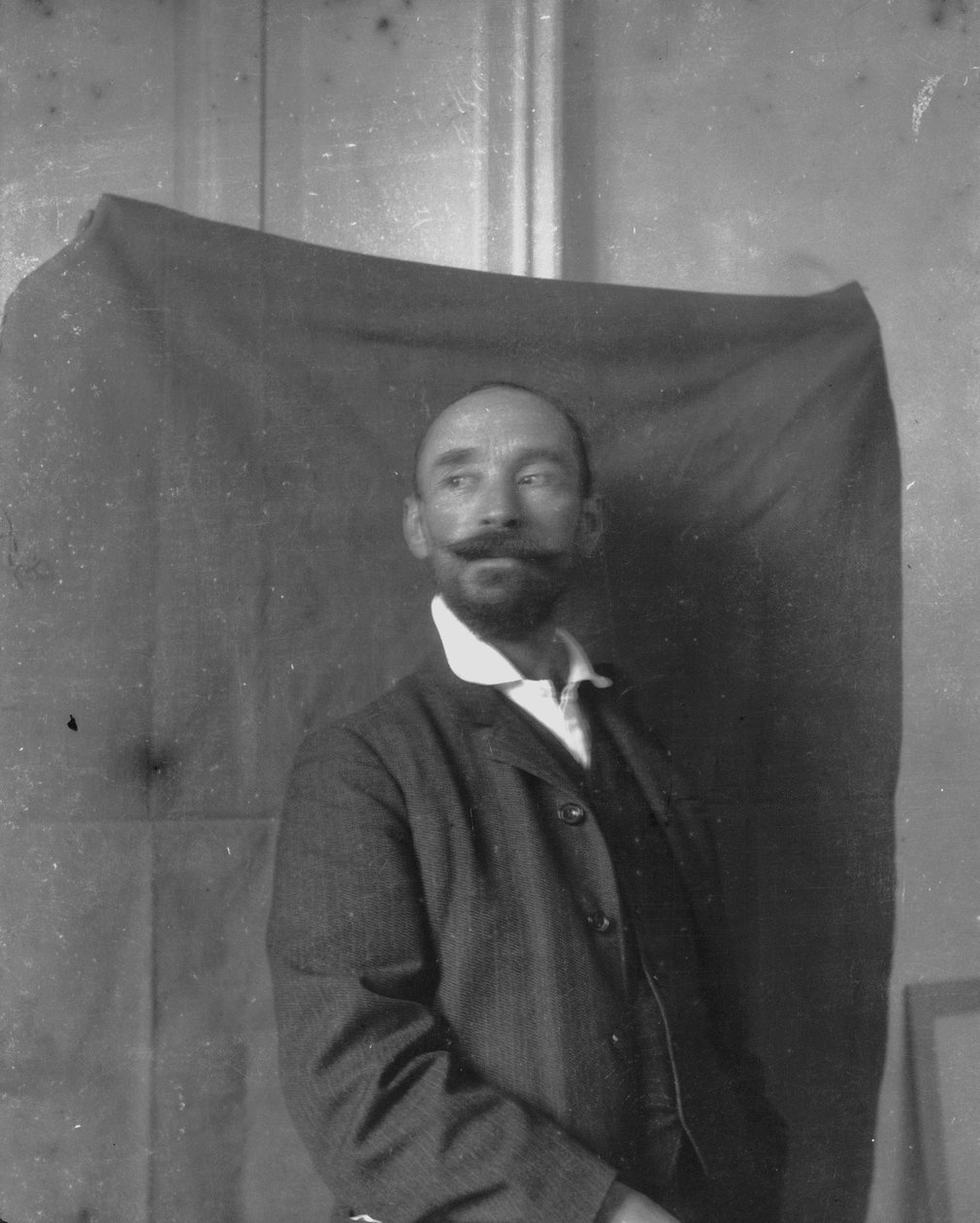 Francesco Paolo Michetti, autoportrét (černobílá fotografie) od Francesco Paolo Michetti