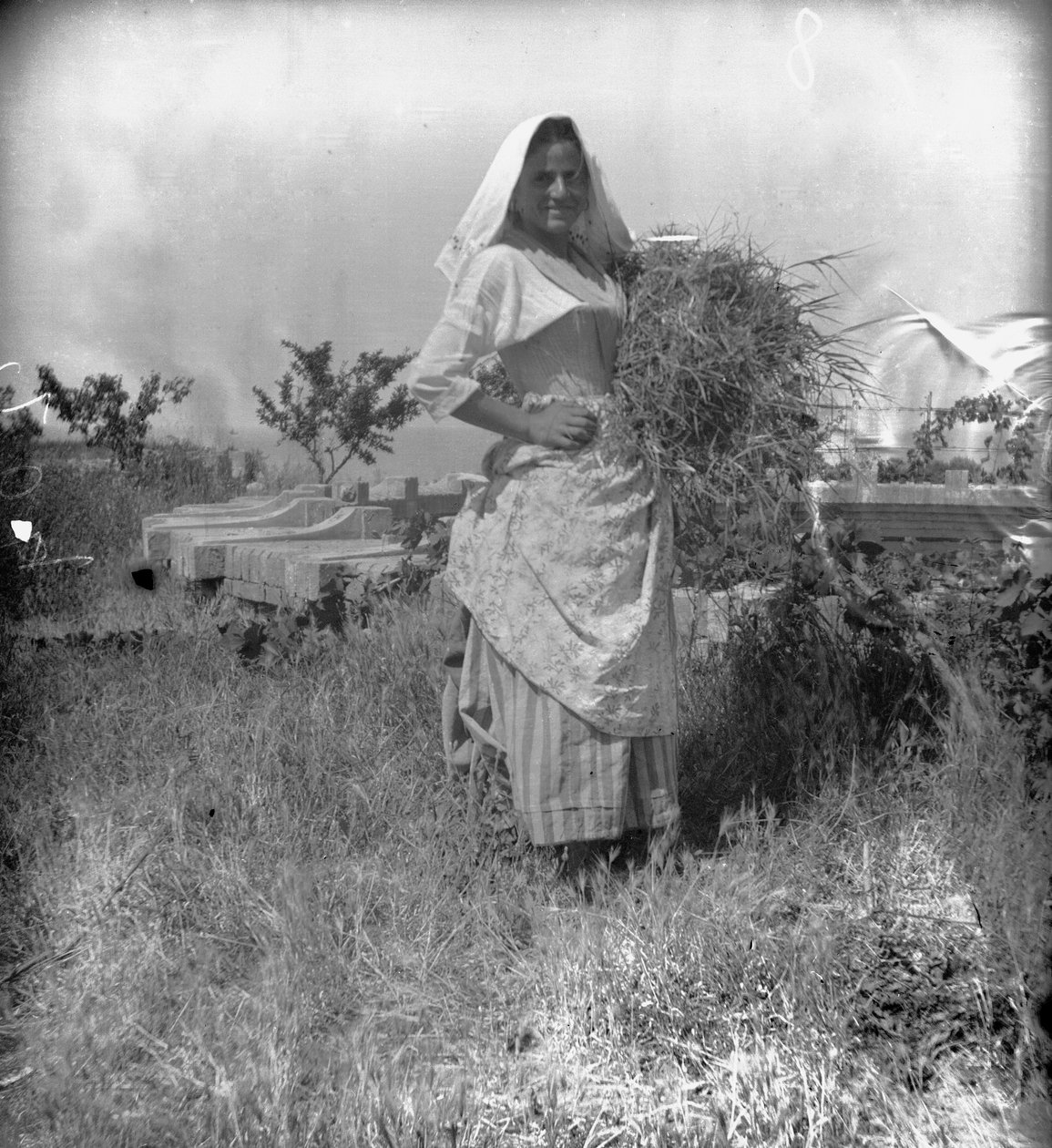 Portrét rolníka, Abruzzo, Itálie, kolem roku 1900 (čb fotografie) od Francesco Paolo Michetti