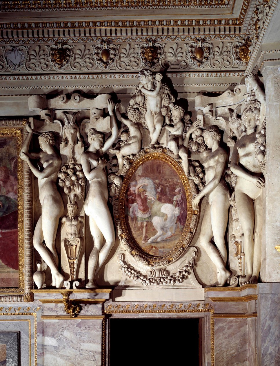 Architektura: detail pokoje Anny de Pisseleu vévodkyně z Etampes (1508-1580), oblíbenkyně Františka I., na zámku Fontainebleau známém jako Královské schodiště. Realizoval Francesco Primaticcio dit Le Primatice (1504-1570) 1541 Fontainebleau, mu od Francesco Primaticcio