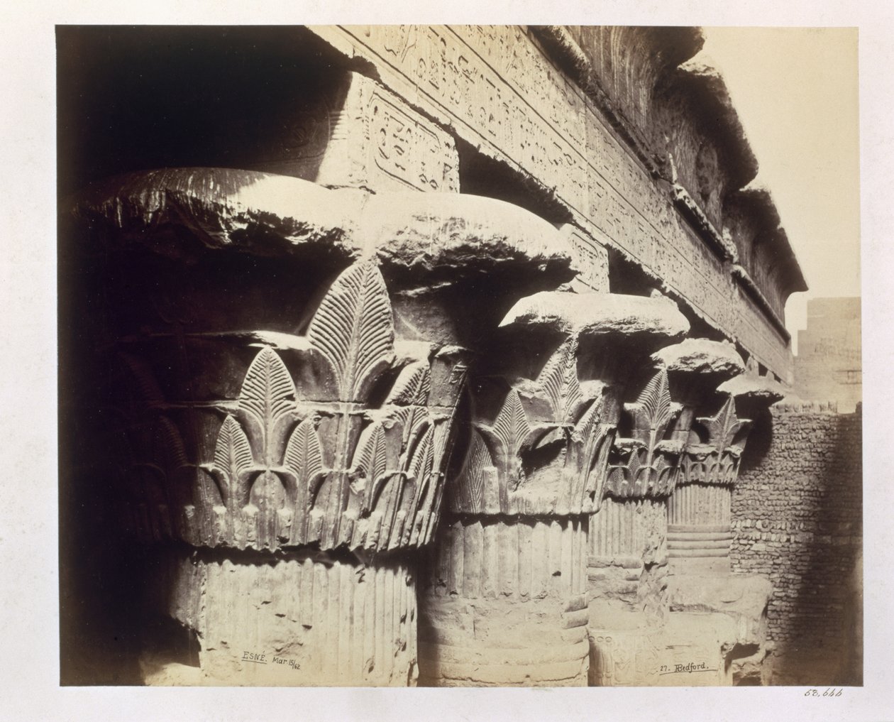 Hlavní města Portico, Chrám Khnum, Esna, 1862 (sépiová fotografie) od Francis Bedford