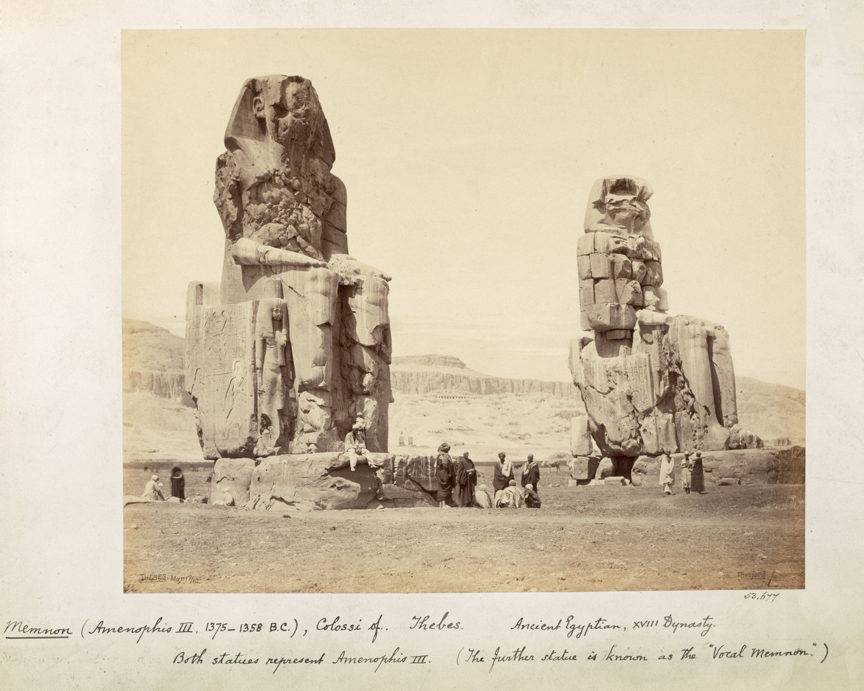 Memnonovy kolosy, sochy Amenhotepa III., dynastie XVIII., cca 1375-1358 př. n. l., Théby, 1862 (sépiová fotografie) od Francis Bedford