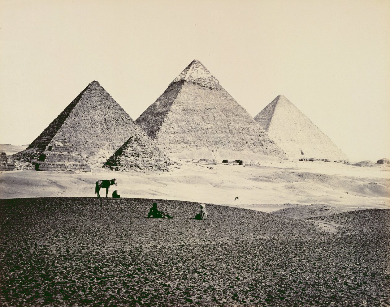 Pyramidy El-Geezeh z jihozápadu, 1858 (sépiová fotografie) od Francis Frith