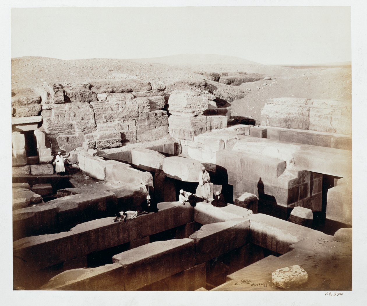 Vykopaný chrám na úpatí Sfingy, Gíza, Egypt, 4. března 1862 od Francis Bedford