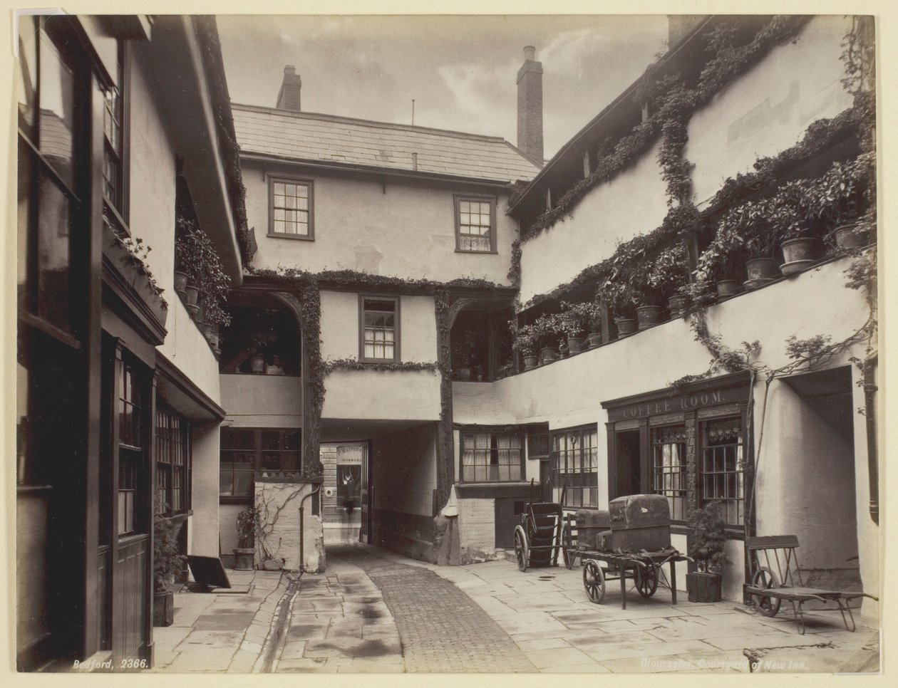 Gloucester, nádvoří New Inn od Francis Bedford