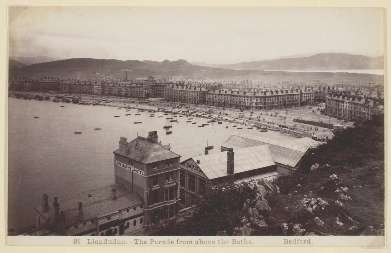Llandudno-The Parade z výšky lázní od Francis Bedford