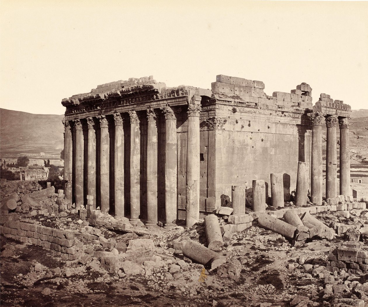 Jupiterův chrám, Baalbek, ze severozápadu od Francis Bedford