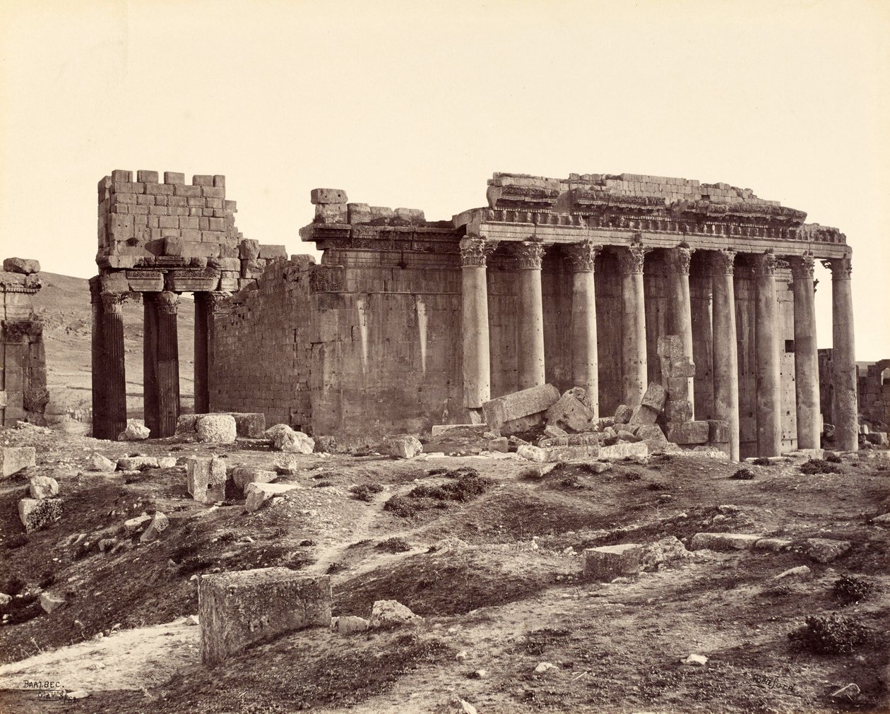 Jupiterův chrám, severovýchodní pohled, Baalbek od Francis Bedford