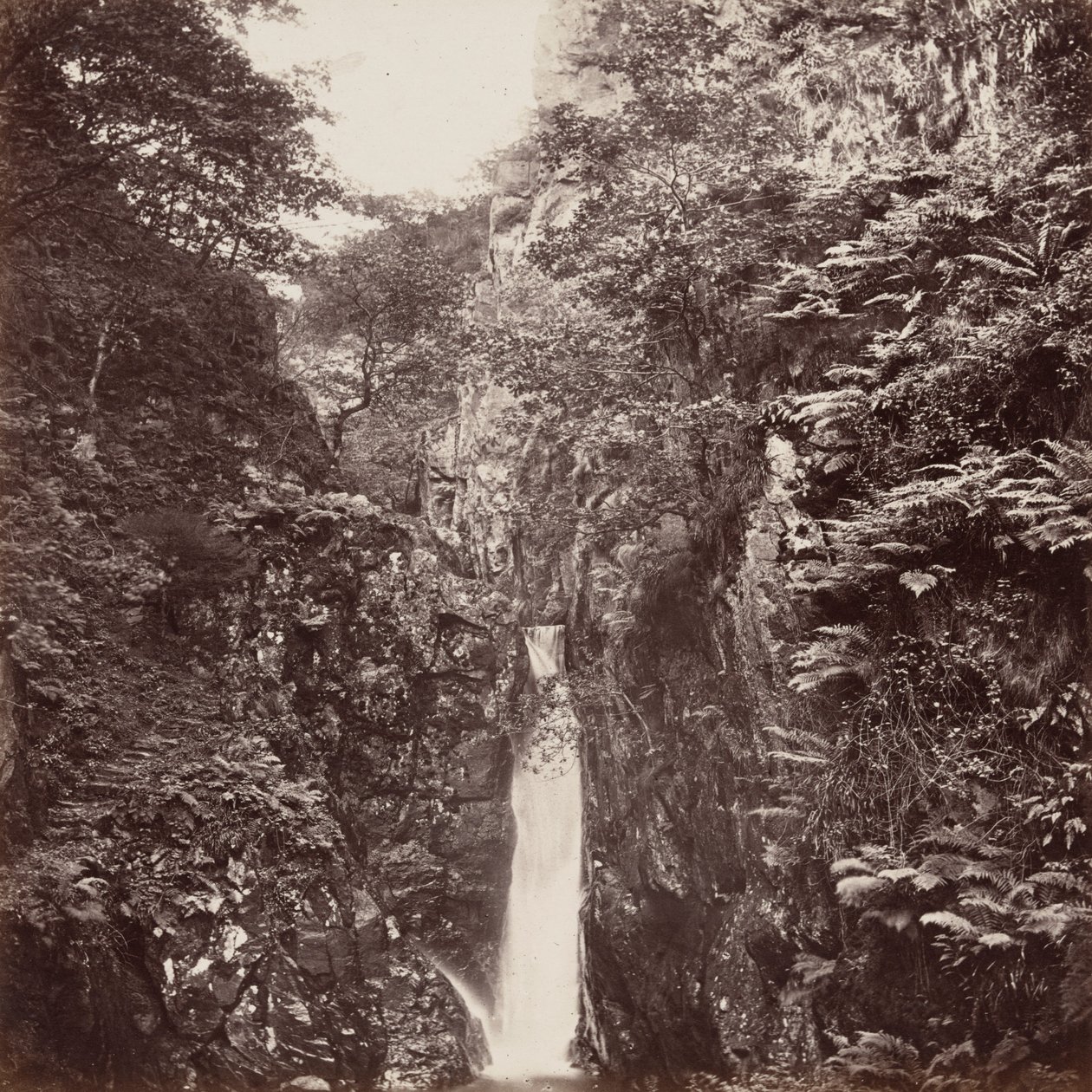 Vodopád Dalegarth, Cumberland od Francis Frith