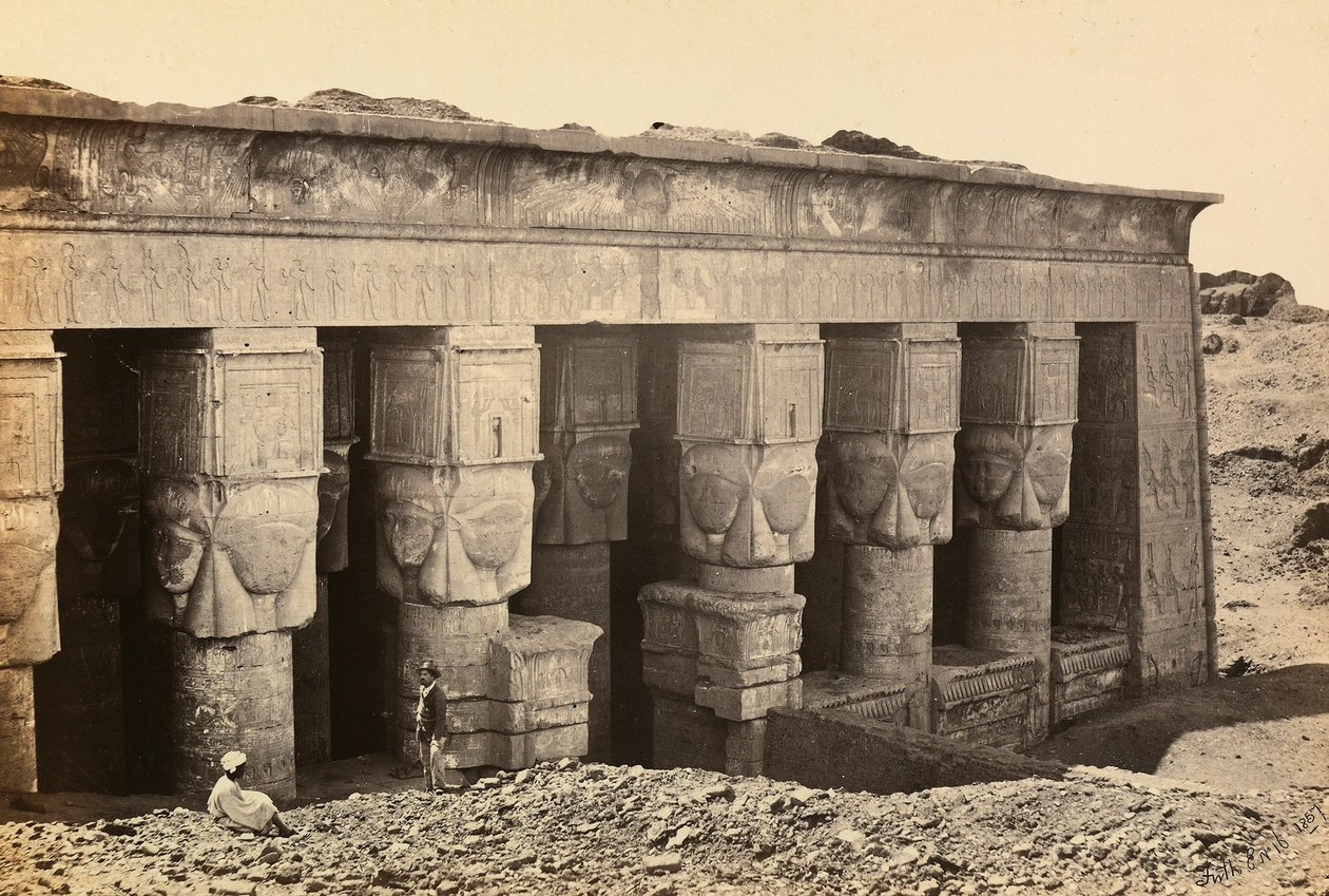 „Egypt a Palestina“: fasáda pronaos chrámu z římské éry zasvěceného bohyni Hathor v Dandara, Horní Egypt od Francis Frith