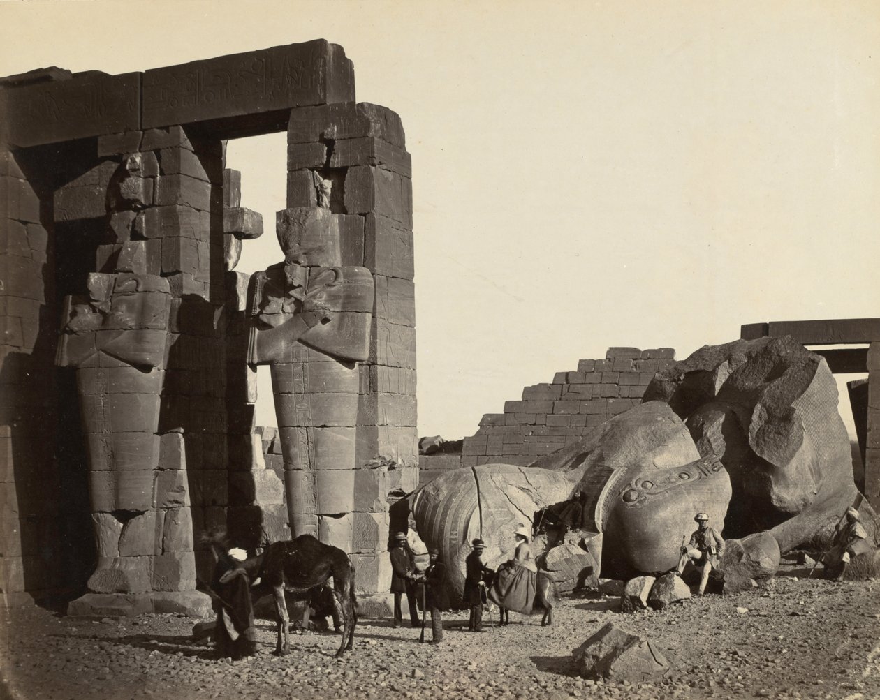 Fallen Socha v Ramesseum, Théby od Francis Frith
