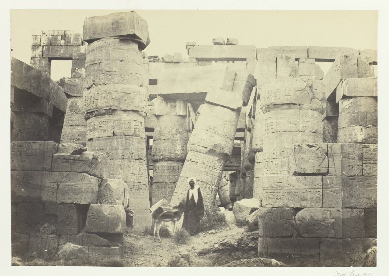 Pilíře ve Velké síni, Karnac, 1857. od Francis Frith