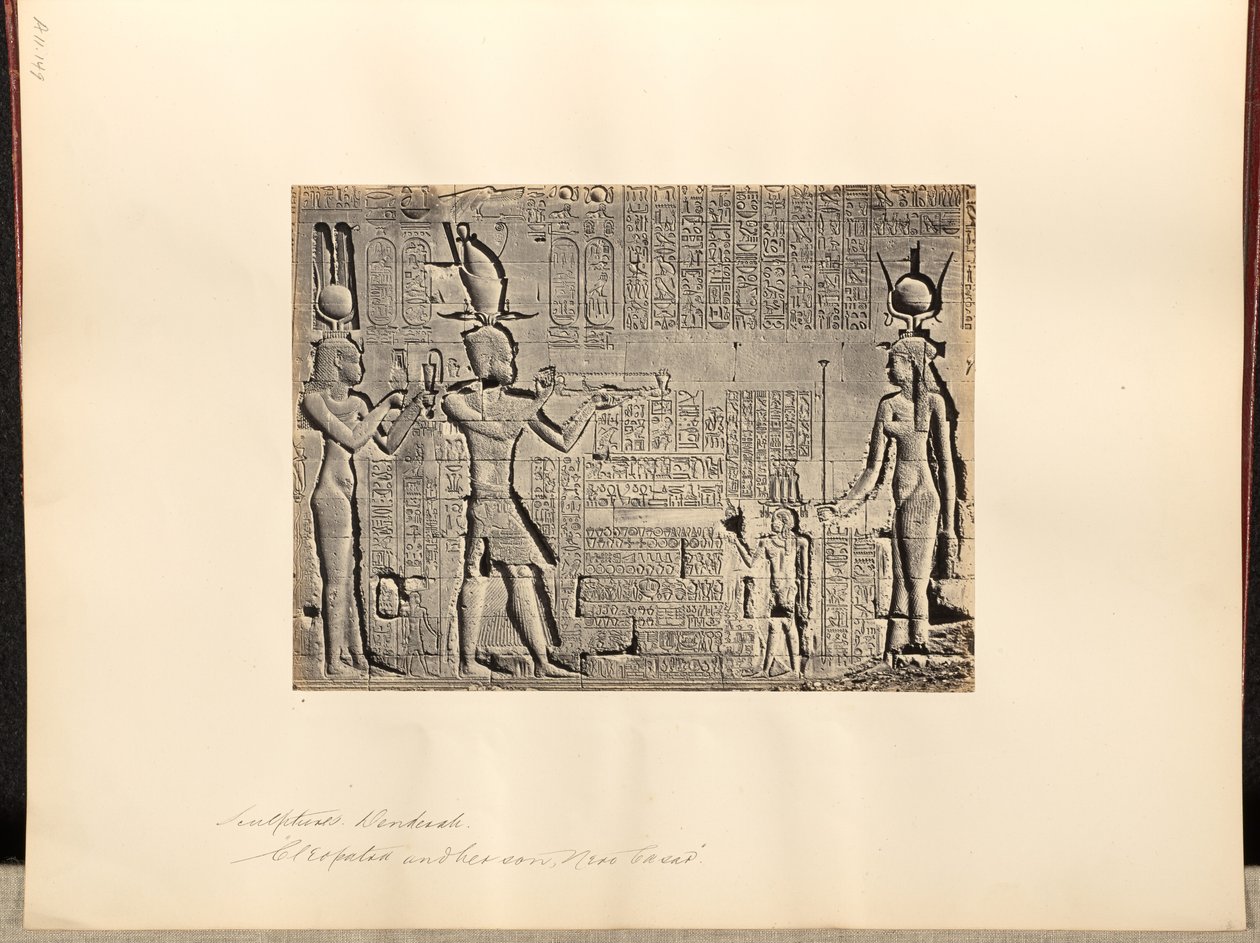 Sochy, Denderah, "Kleopatra a její syn Nero Casar" od Francis Frith