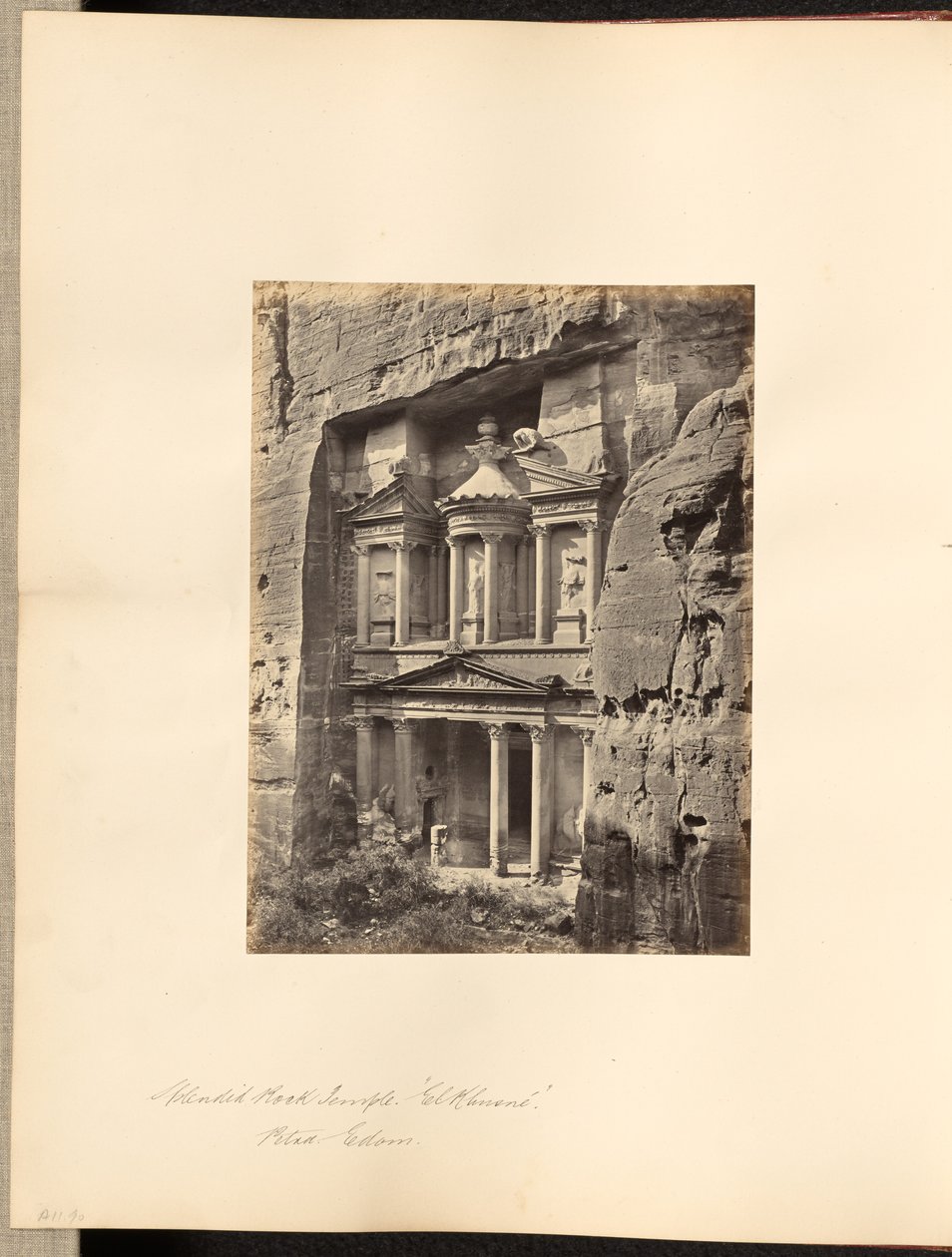 Nádherný skalní chrám, "El Khusne", Petra, Edom od Francis Frith