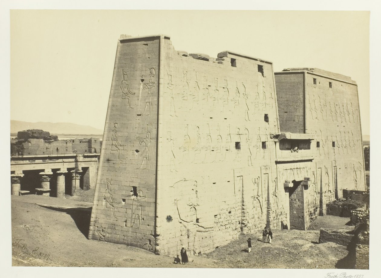 Velký pylon v Edfou, Horní Egypt, 1857. od Francis Frith