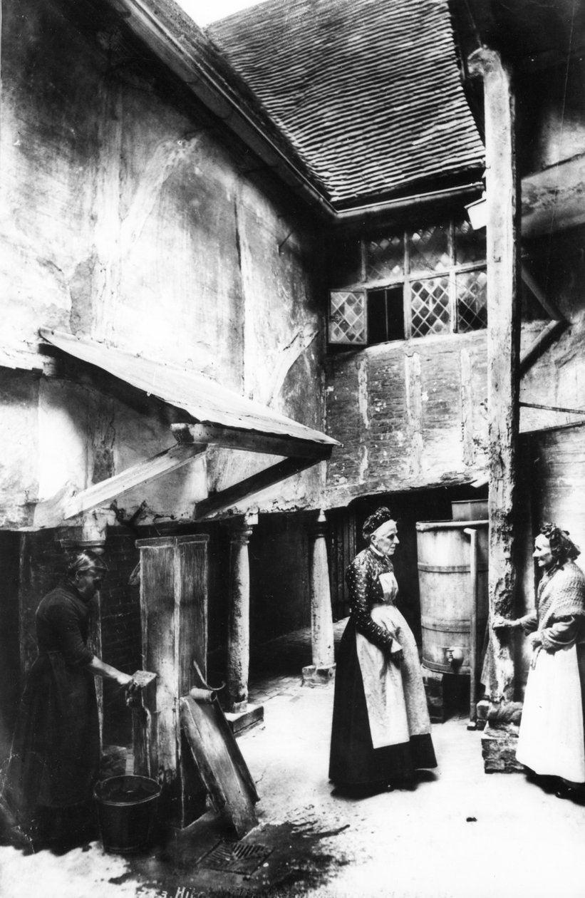 Vnitřní nádvoří The Biggin, Hitchin, 1903 od Francis Frith