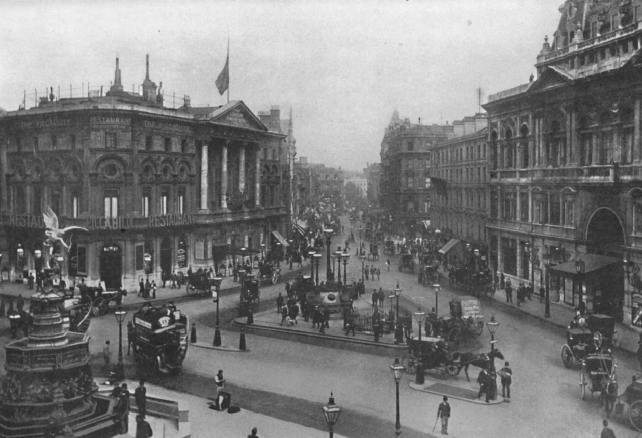 Piccadilly Circus, 1909. od Frith and Co