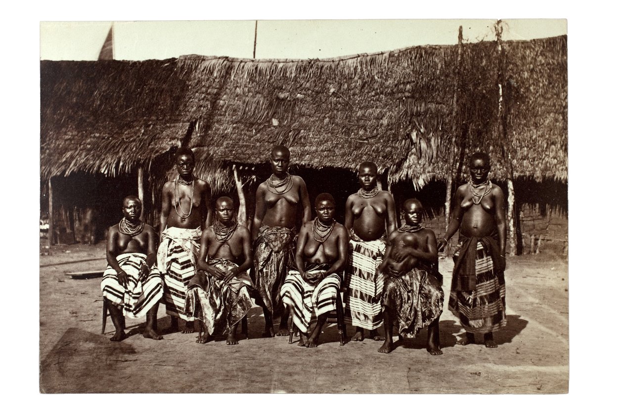 Manželky krále Jiřího, Opobo, poblíž Calabar, Nigérie, kolem roku 1870 (tisk alba) od Francis W. Joaque