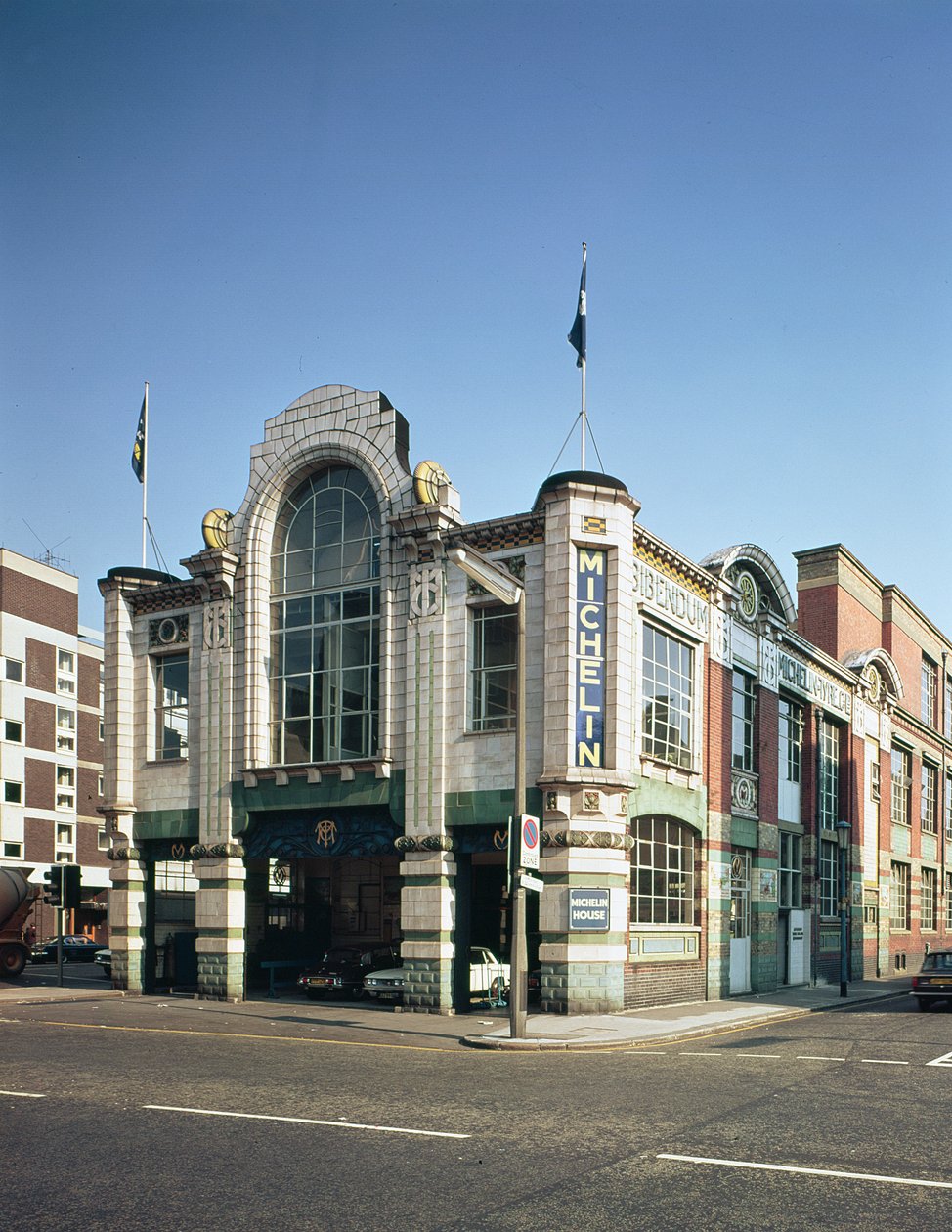 Budova Michelin, 81 Fulham Road, postavená v letech 1910-11 od Francois Espinasse