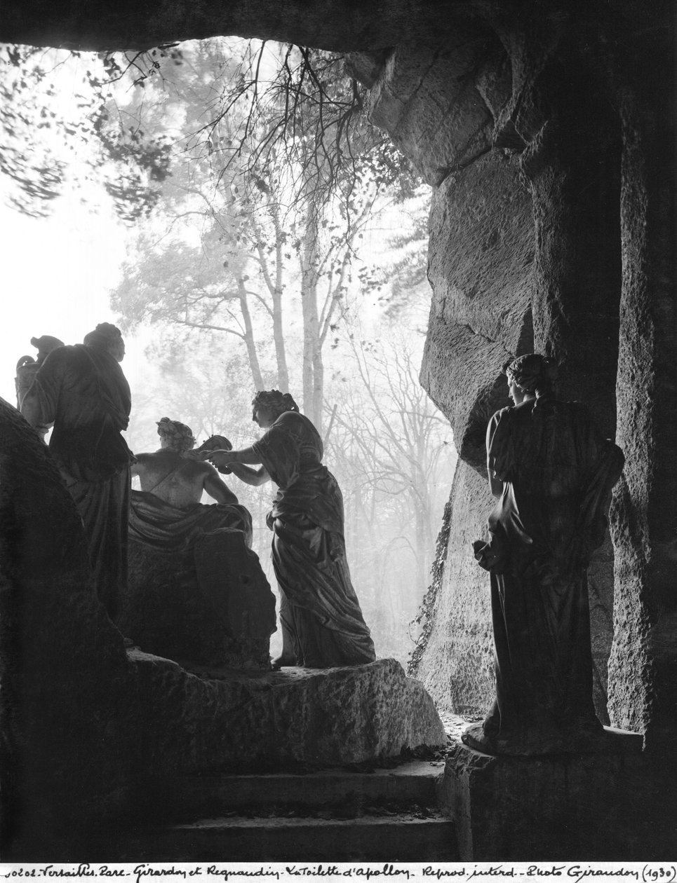 Apollo Tended by Nymphs v bosketu Apollónových lázní, určený pro jeskyni Thetis, popravený za asistence Thomase Regnaudina (1622-1706) 1666-75 (mramor) od Francois Girardon