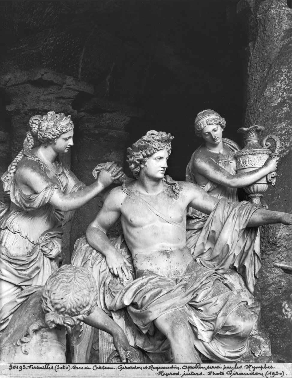 Apollo ošetřovaný nymfami v háji Apollónových lázní, popravený za pomoci Thomase Regnaudina (1622-1706) 1666-75 (detail) (viz 242847, 242848) (mramor) od Francois Girardon