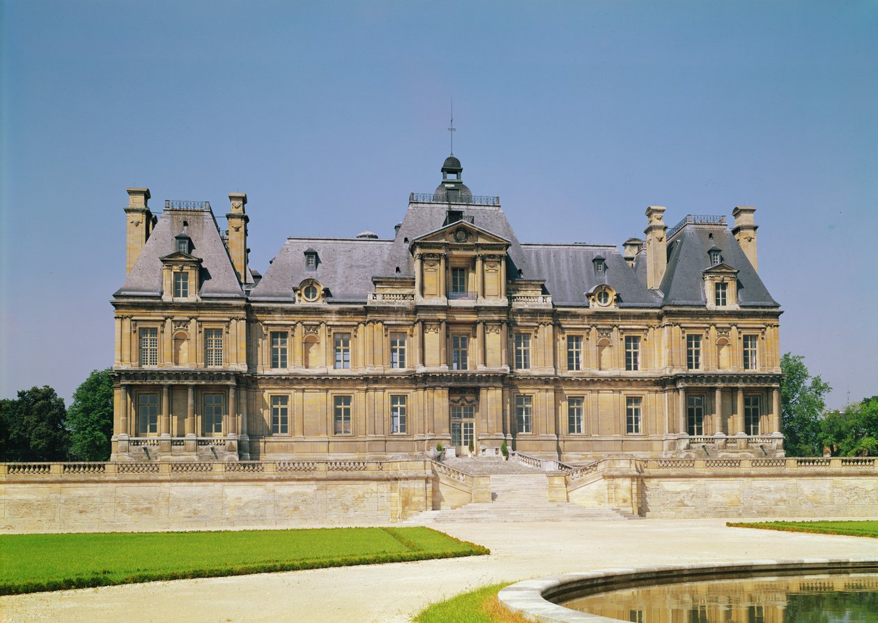 Pohled na východní průčelí Chateau de Maisons-Laffitte, postavený 1642-51 od Francois Mansart