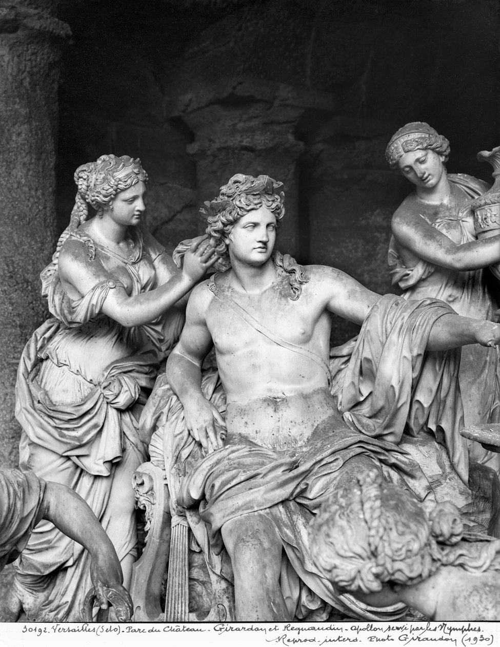 Apollo ošetřovaný nymfami v háji Apollónových lázní, popravený za pomoci Thomase Regnaudina (1622-1706) 1666-75 (detail) (viz 242847, 242849) (mramor) od Francois Girardon
