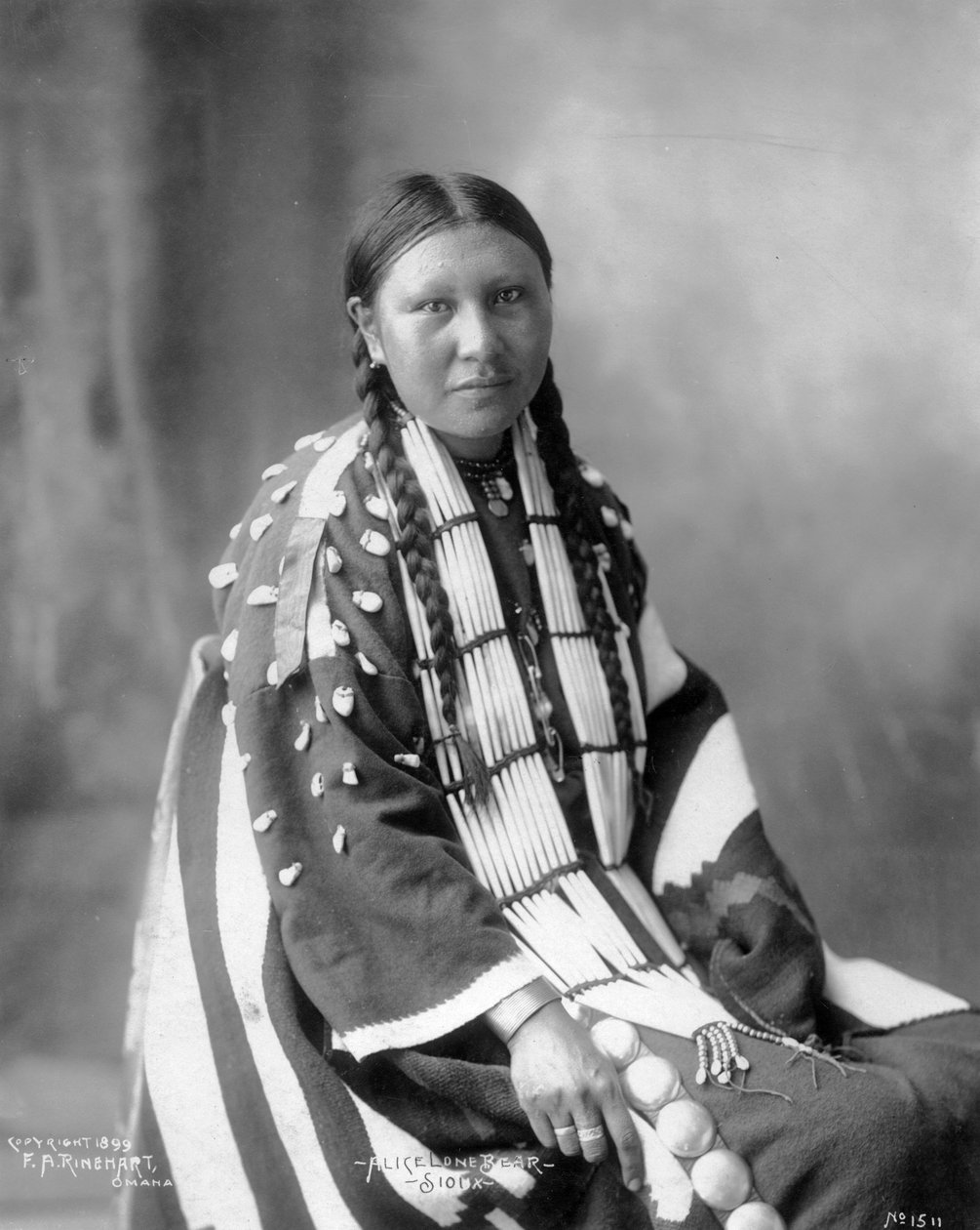 Alice Lone Bear, Sioux, 1898 od Frank Albert Rinehart