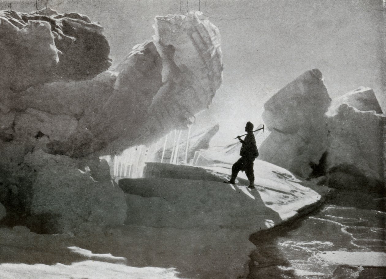 Tlakové ledové bloky poblíž Discovery Bluff, c1911, 1913 od Frank Debenham