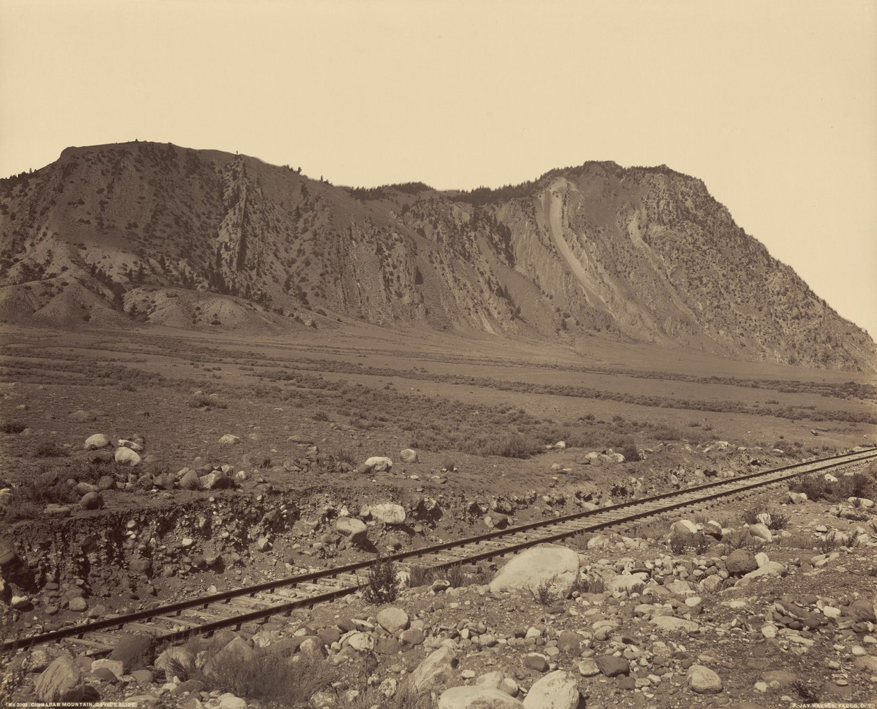 Cinnabar Mountain a Ďáblova skluzavka, 1880-1889 (foto) od Frank Jay Haynes